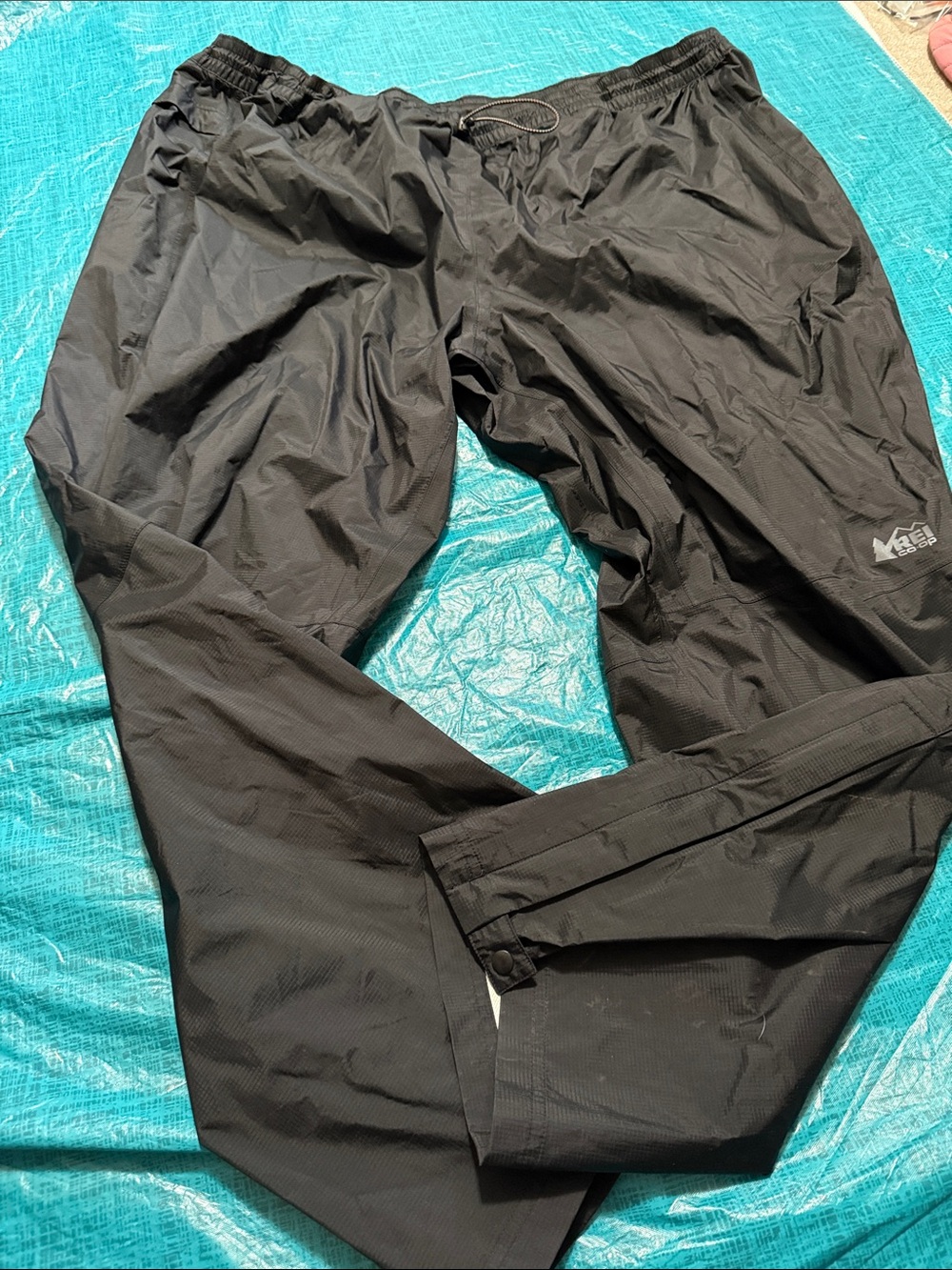 REI Black Men’s Lightweight Waterproof Jogger Pants
